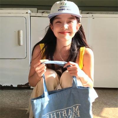 会画少年的天空